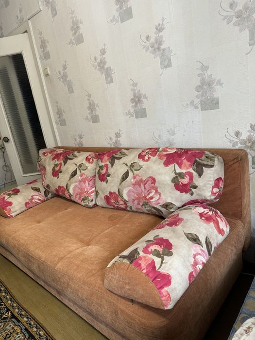 Диван тахта с подушками