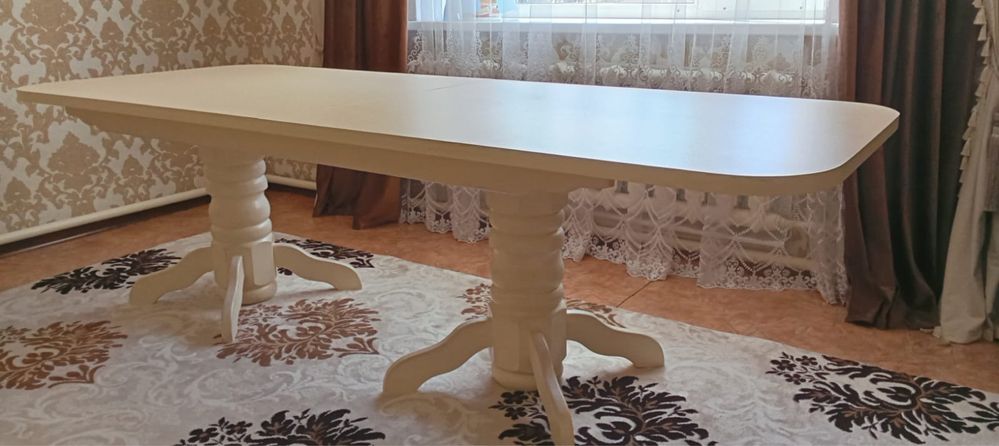 Продам стол 2-4 метра