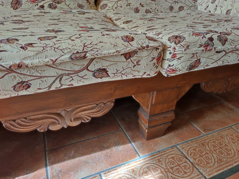 Комплект маса с два стола