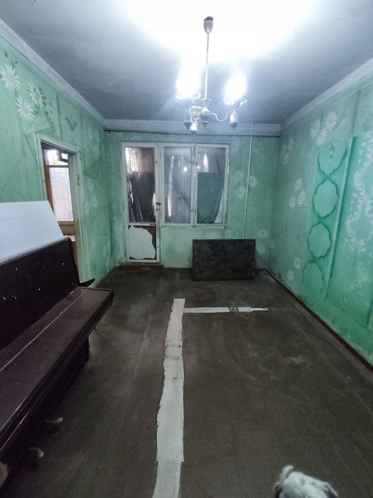 Продаю квартиру чиланзар 9квартал 2комнат 4этаж  Разделка 46квадрат