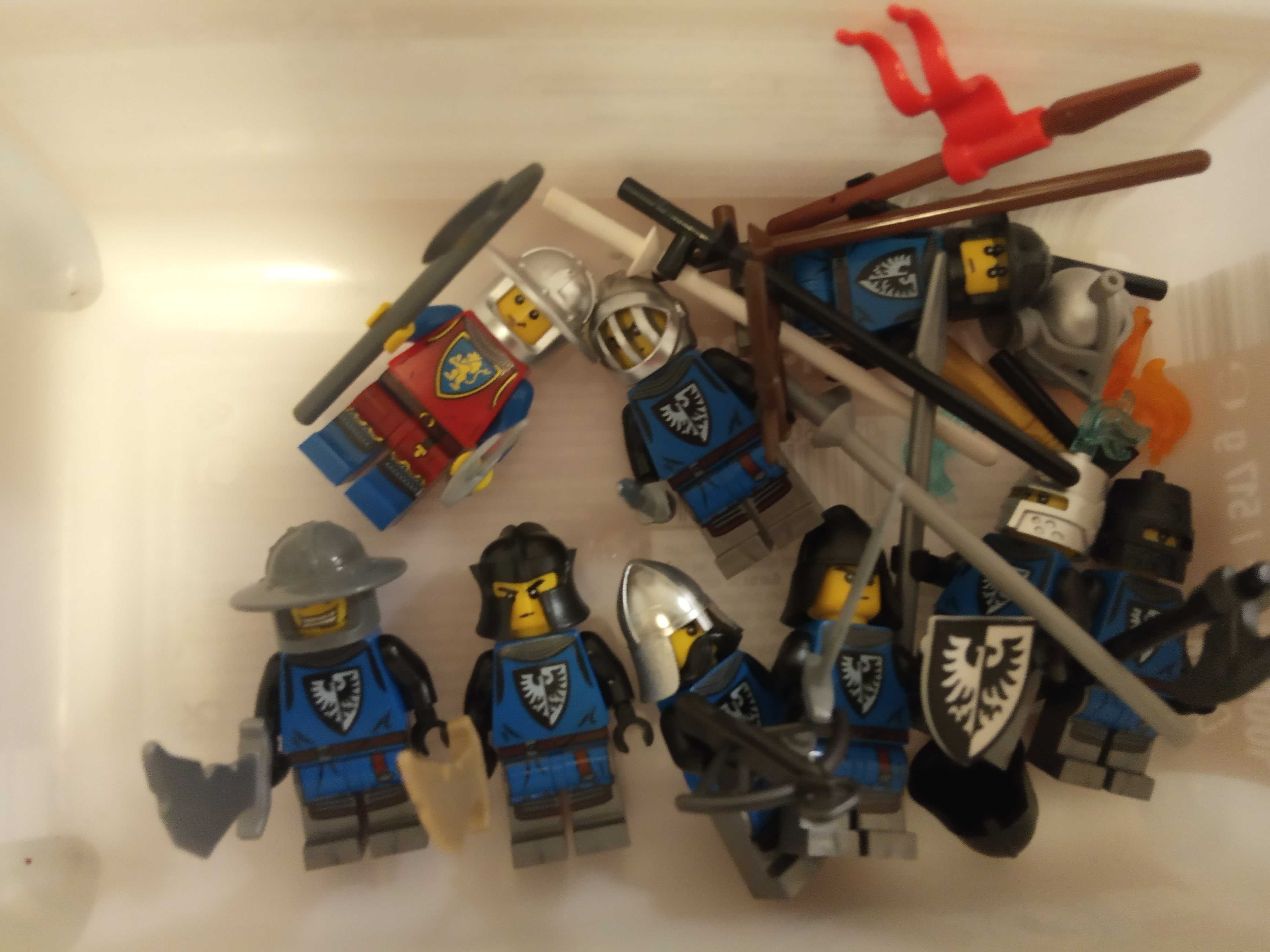 Cavaleri Lego Lion knights si black falcons