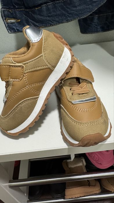 Детские кроссовки