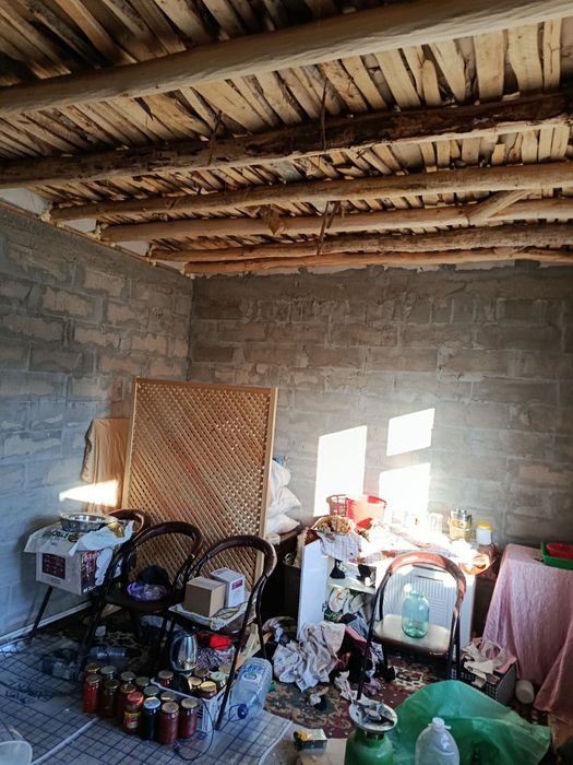 2 sotikli chala bitgan xovli uy sotiladi