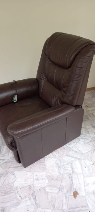 Кресло реклайнер с пультом