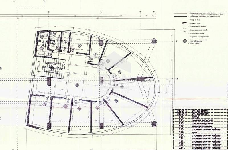 Медицински център за продажба на оживен булевард до метростанция "Слив
