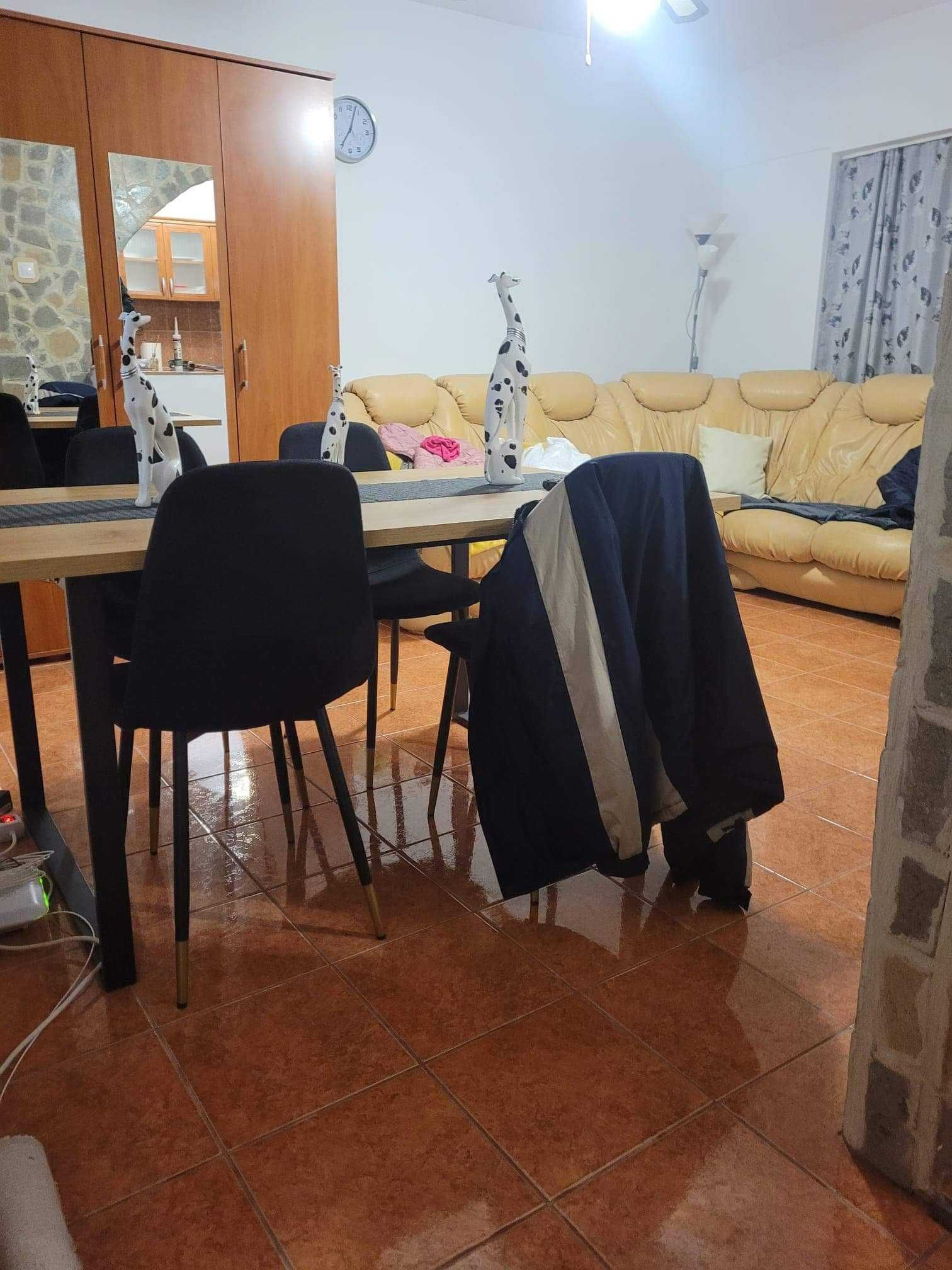 Inchiriez apartament cu 3 camere