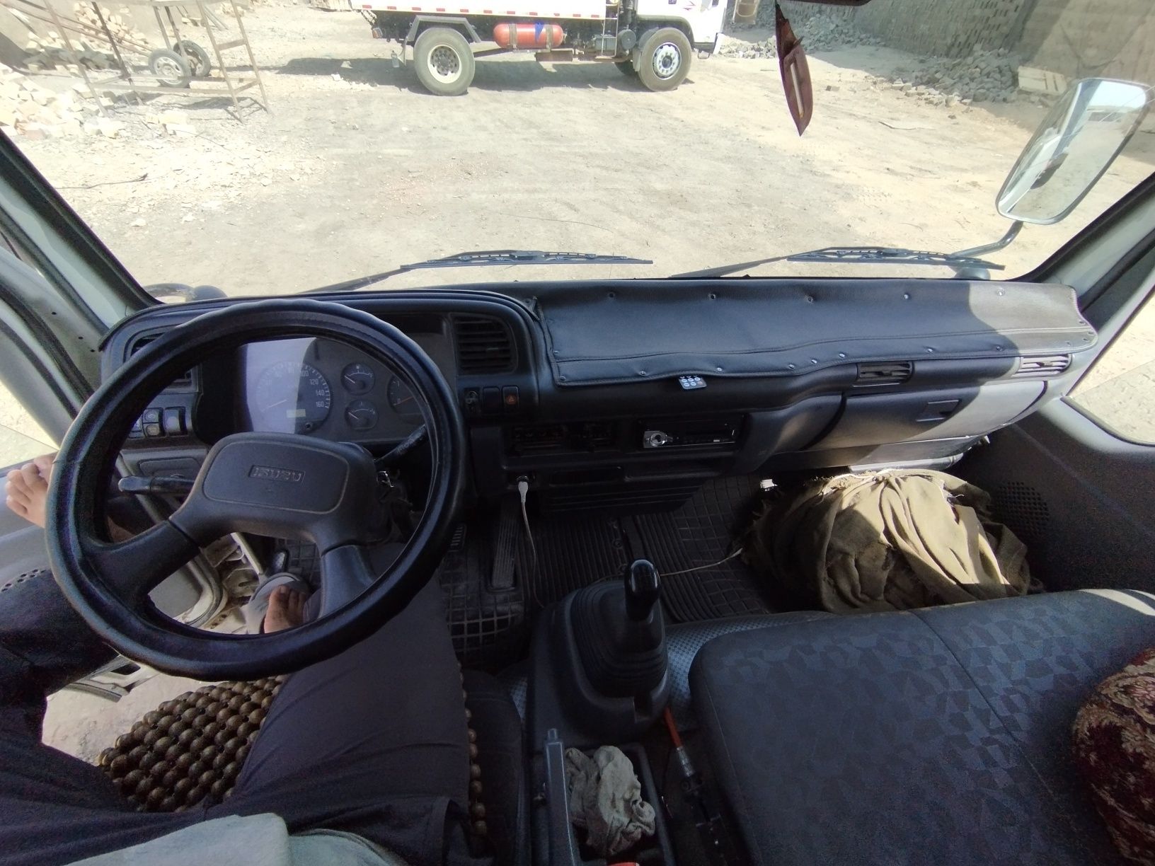 Isuzu samasval sotiladi