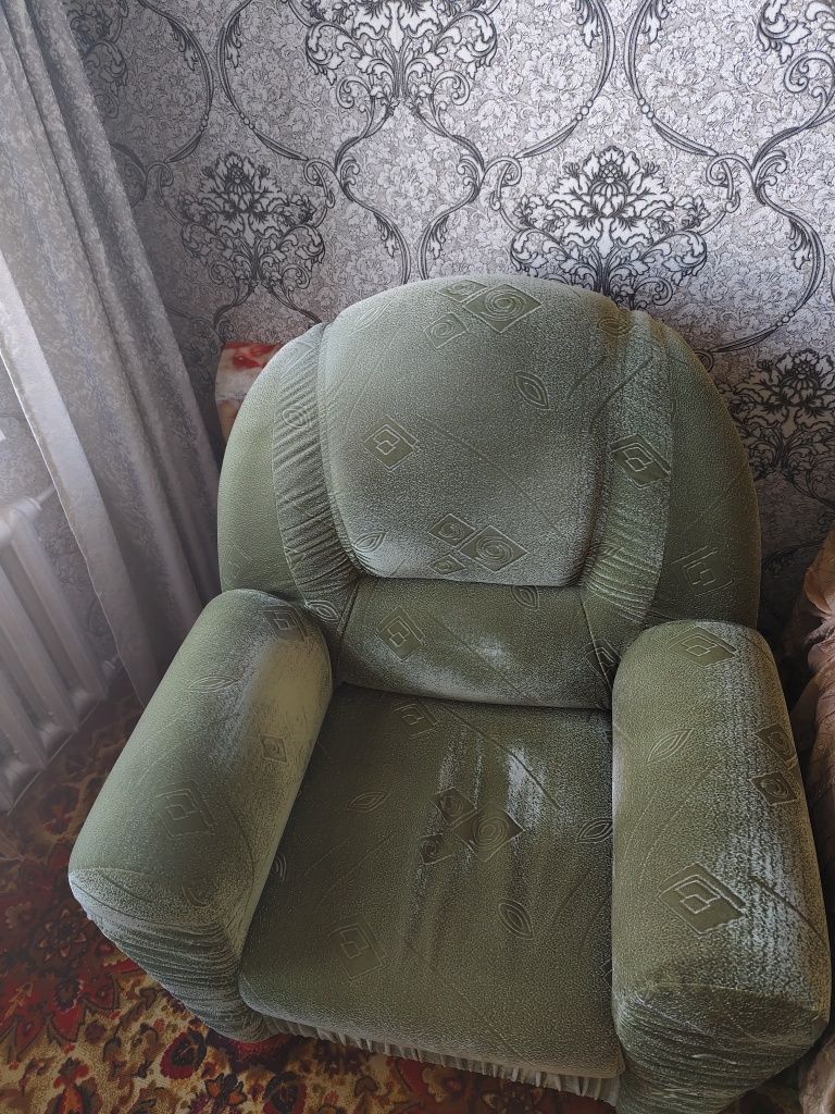 Продам диван и 2 кресла