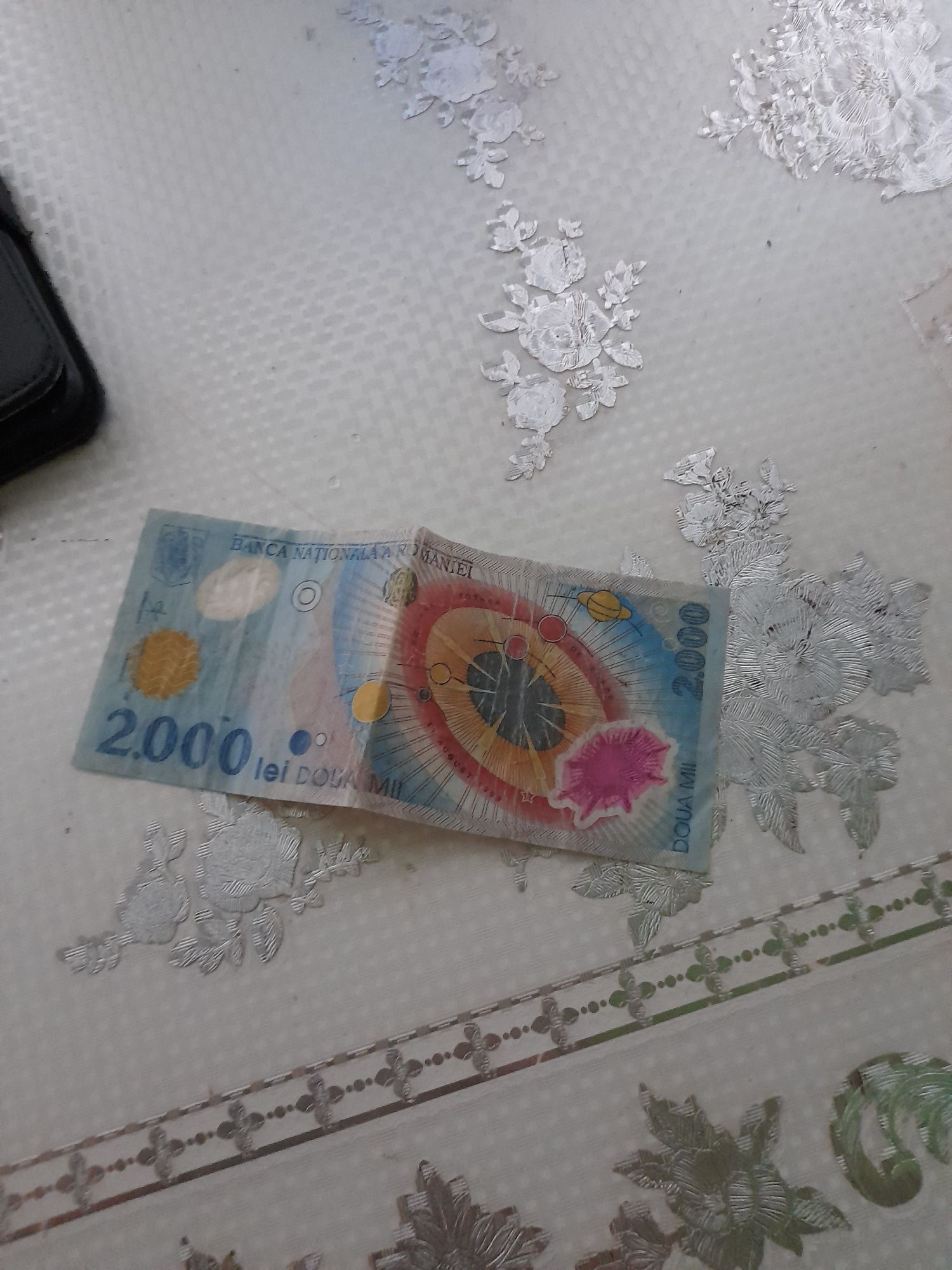 Bancnotă 2000 de lei cu eclipsă