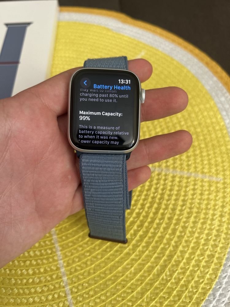 Apple Watch SE (2-ро поколение, 2023), 44 мм