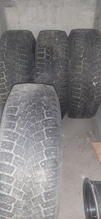 Продам шины Nokian шипованные