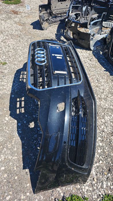 S-line предна броня Audi A6 C7 4G0 оборудвана с решетки има дефект