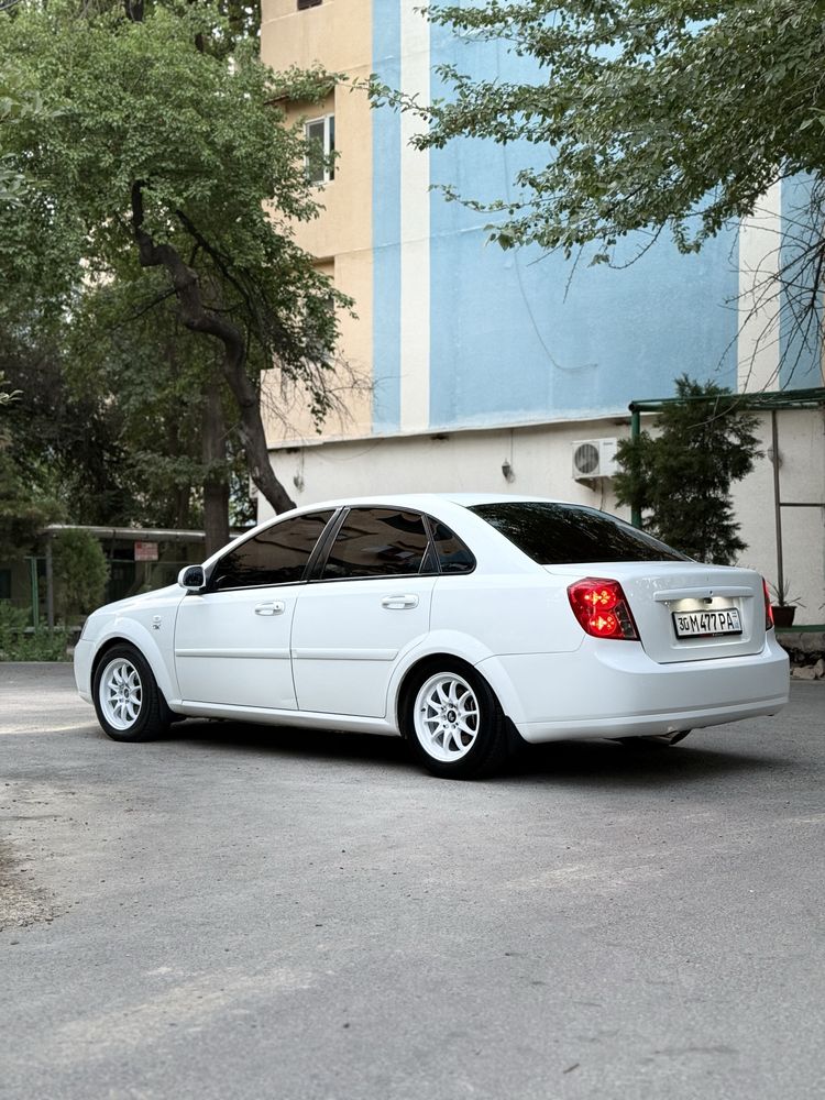 Lacetti 1.8 sotiladi ideal