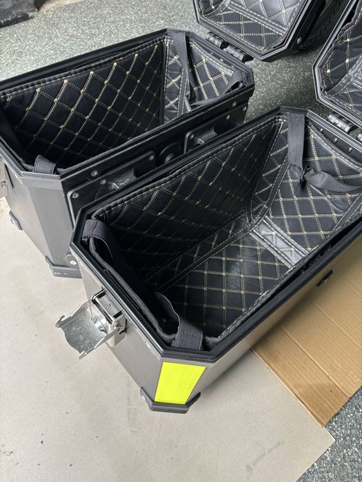 2бр странични куфари за мотор 2х28L със стойки за монтаж