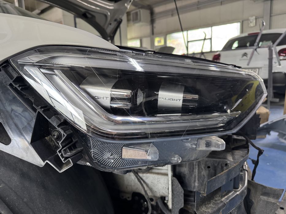 Vand far dreapta si grila superioara vw taigo