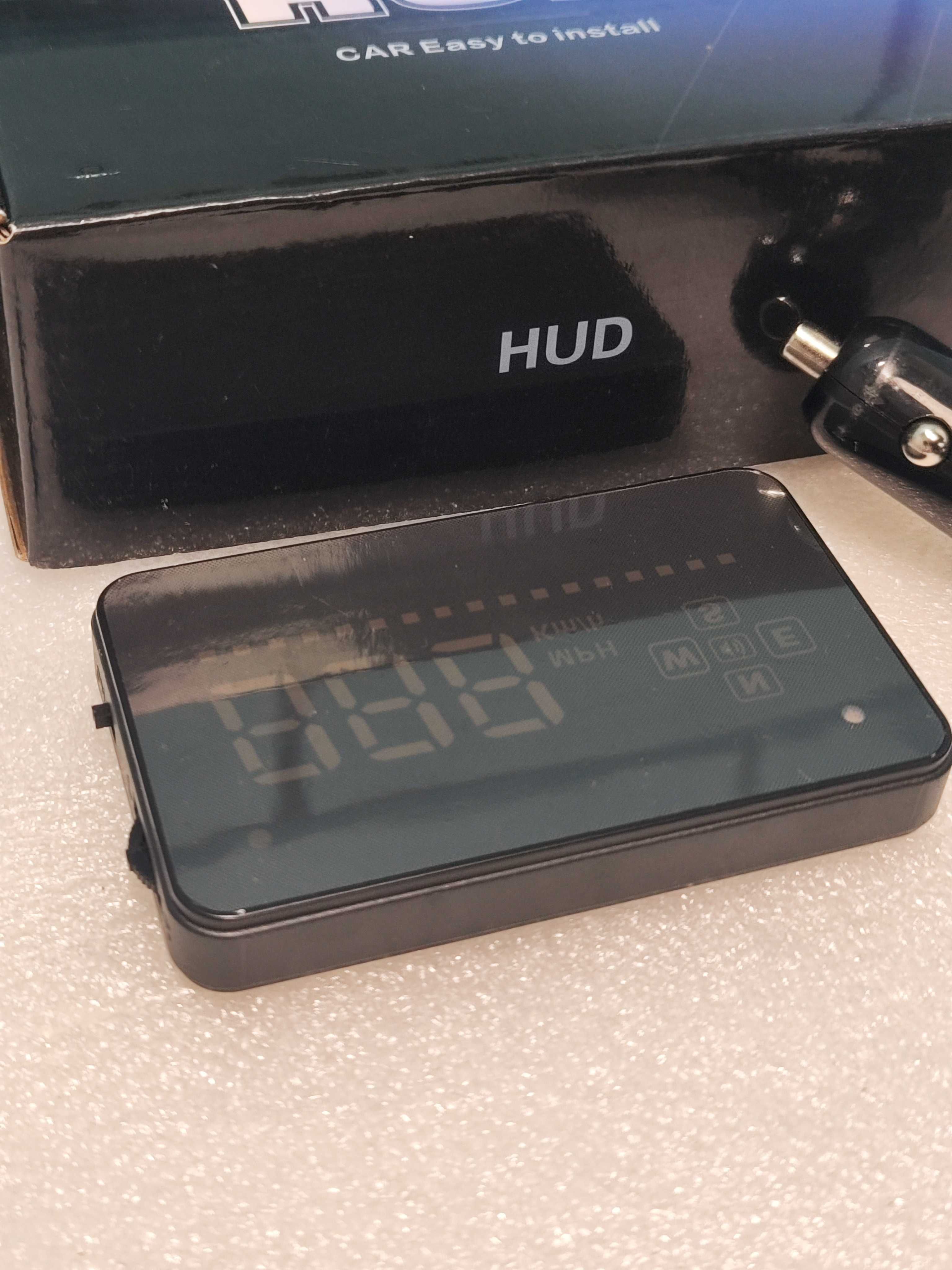 Многоцветен LED HUD дисплей за автомобил 90x12x54 мм