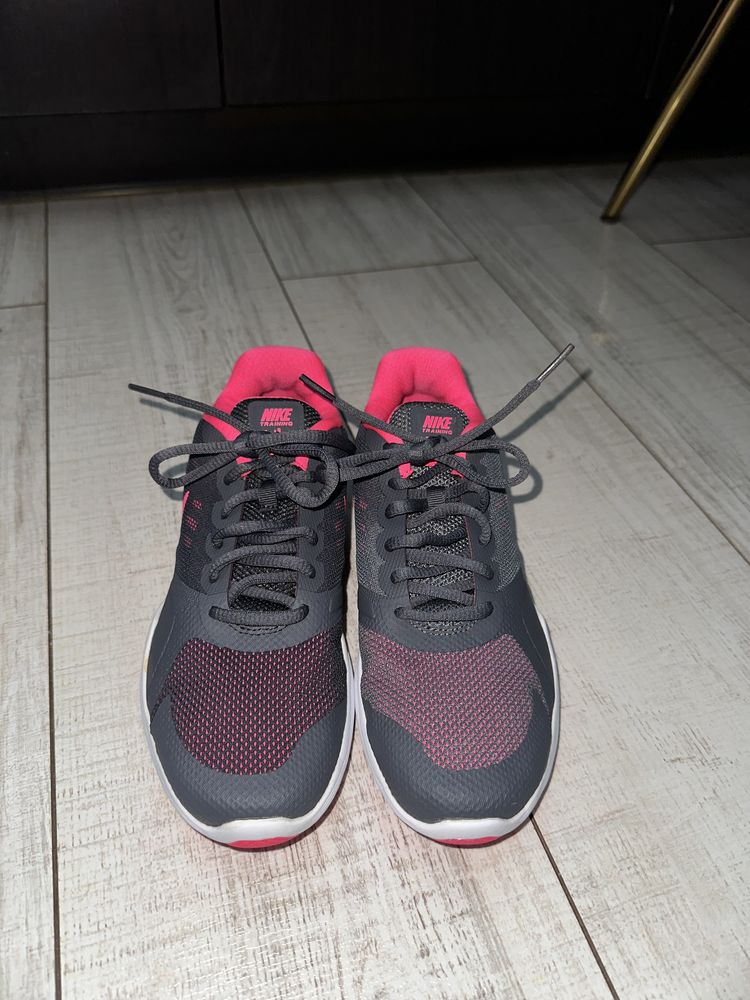 Дамски маратонки Nike Размер 38