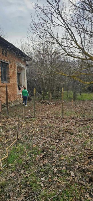 Къща с двор санадиново