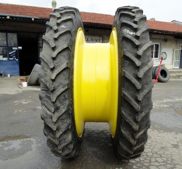 тесни и сдвоени джанти и гуми за трактори, комбайни и пръскачки