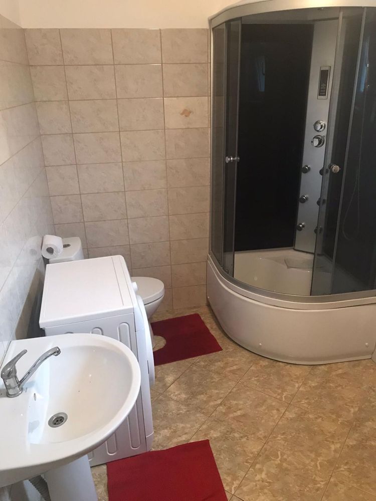 Inchiriez cameră la vilă