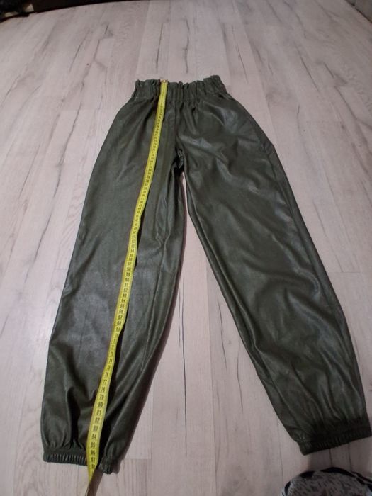 Pantaloni de piele kaki!
