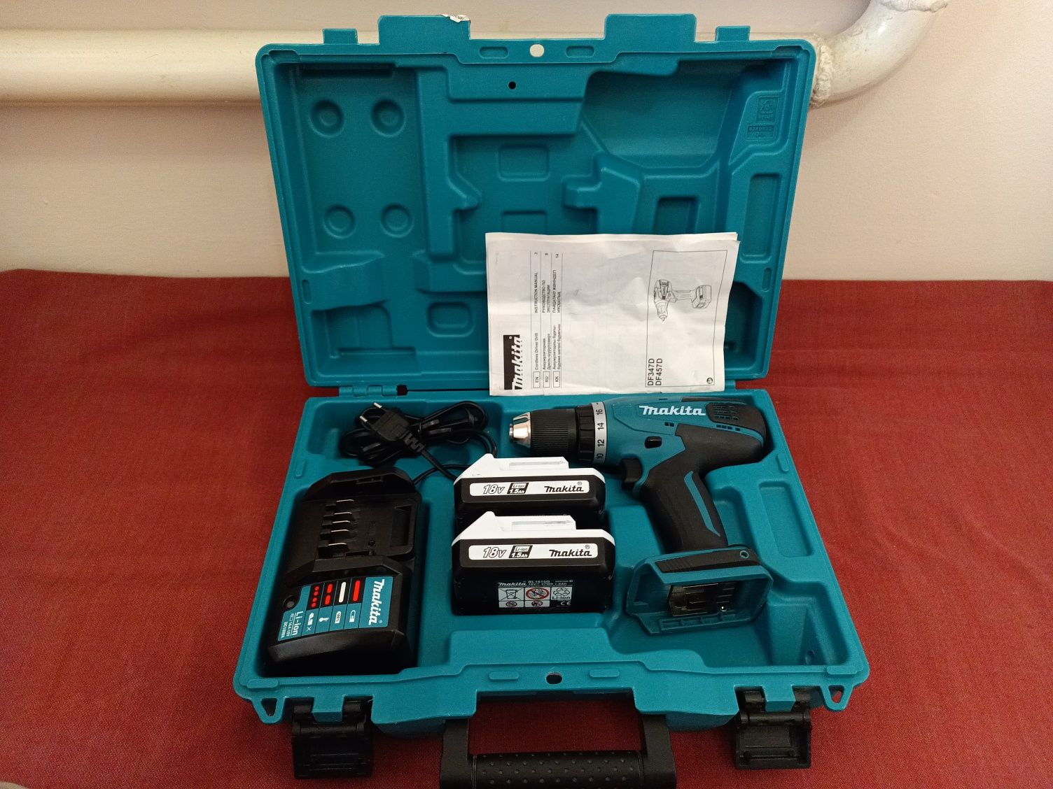 Шуруповёрт Makita DF457DWE- 18V