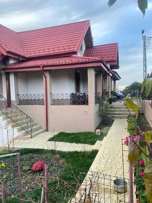 vand vila zona bucium plopii fara sot