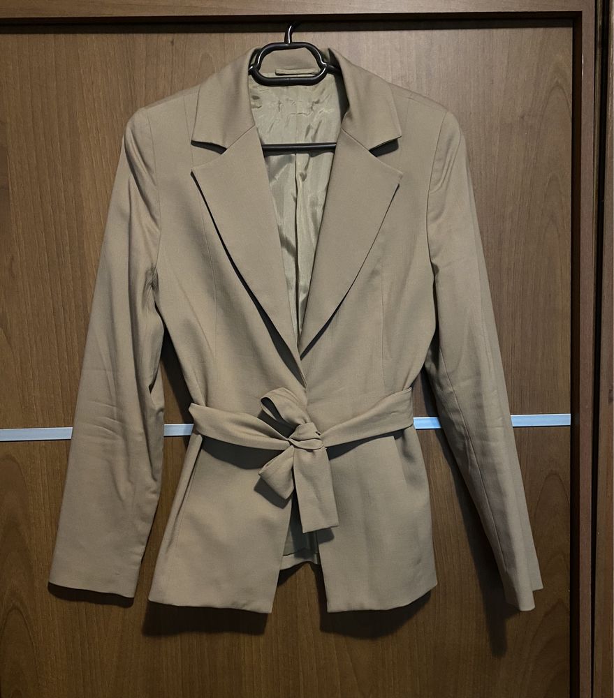 Sacou Blazer bej cu cordon în talie stil Zara