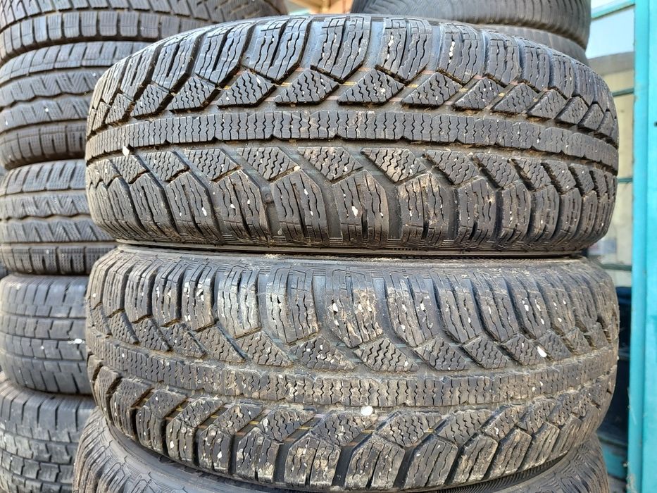 Продавам 2 зимни гуми 165/65/14 Semperit