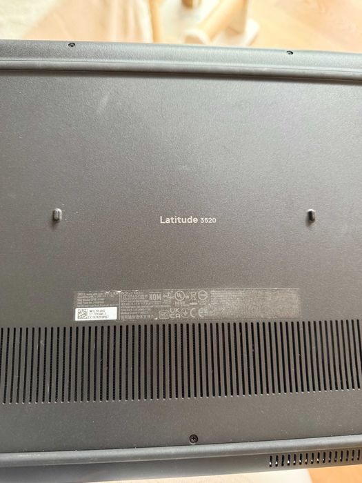 Лаптоп DELL Latitude 3520