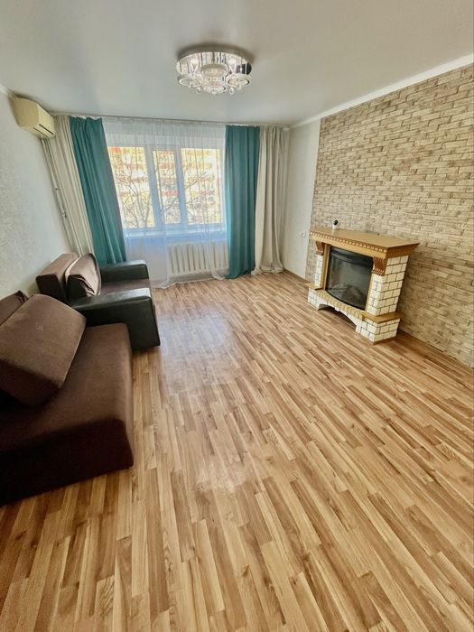 Продам четырехкомнатную квартиру мкрн. Северо-Восток