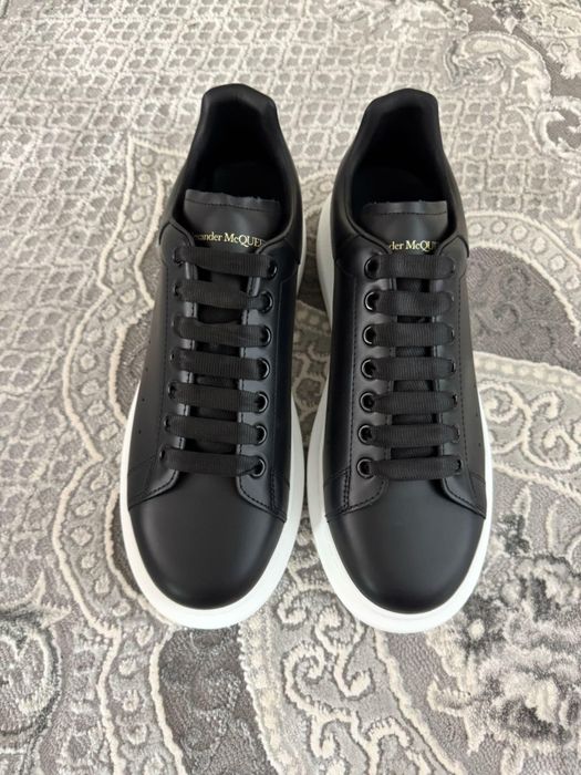 Vand Alexander McQueen