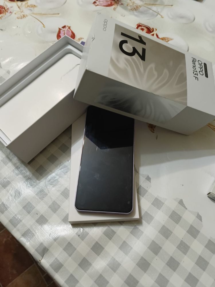 Oppo Reno 13 продаеться