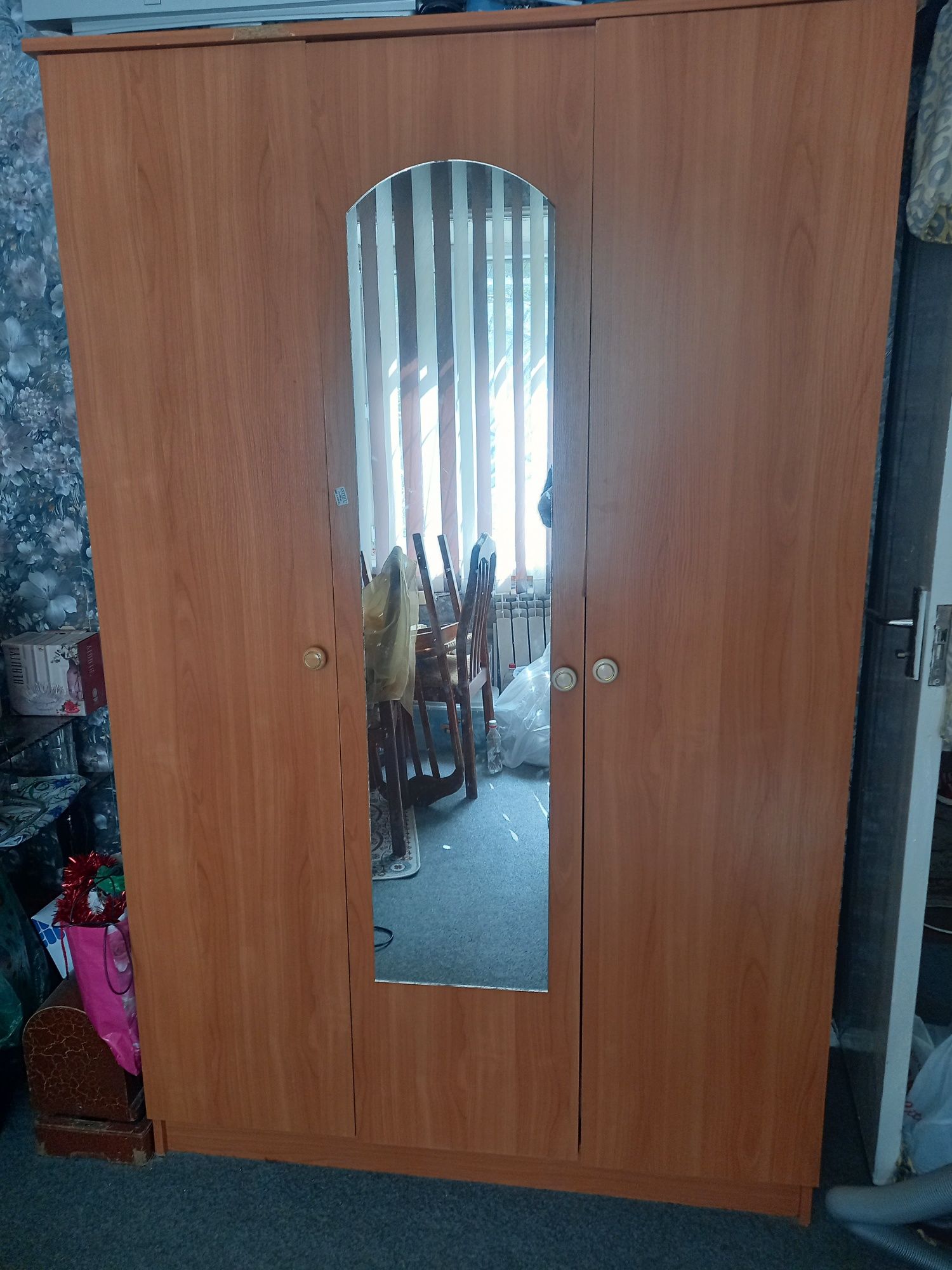 Продам шифоньер, диван, кровать
