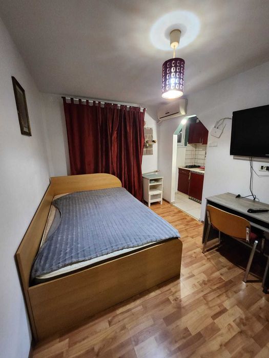 Particular inchiriez garsoniera mica zona Piata Alba Iulia 250 euro
