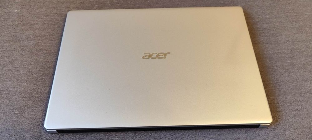 Laptop Acer Aspire 3 A315-23 cu procesor AMD Ryzen™ 3 3250U
