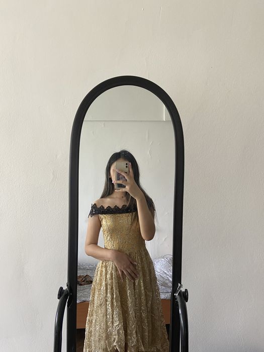 Сроочнооо продаю платье в отличном состоянии