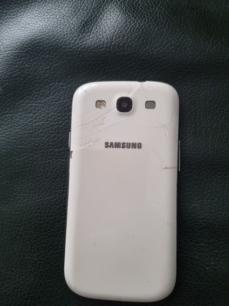 Продам Samsung S3 по запчастям