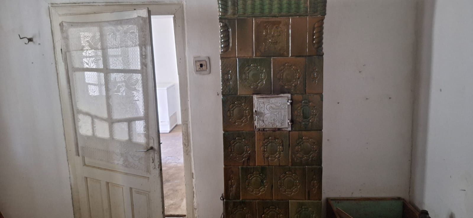 Vând casă bătrânescă în Ineu