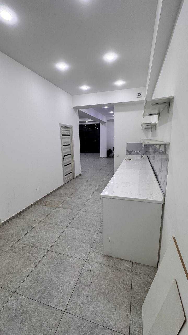 ул.Фаргона Йули УзБУМ 3-этаж 133 м²+10 м² балкон ремонт лифт 2-линия