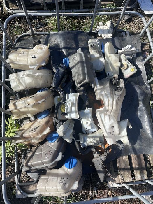 Казанче за антифриз, хидравлика и спирачна течност