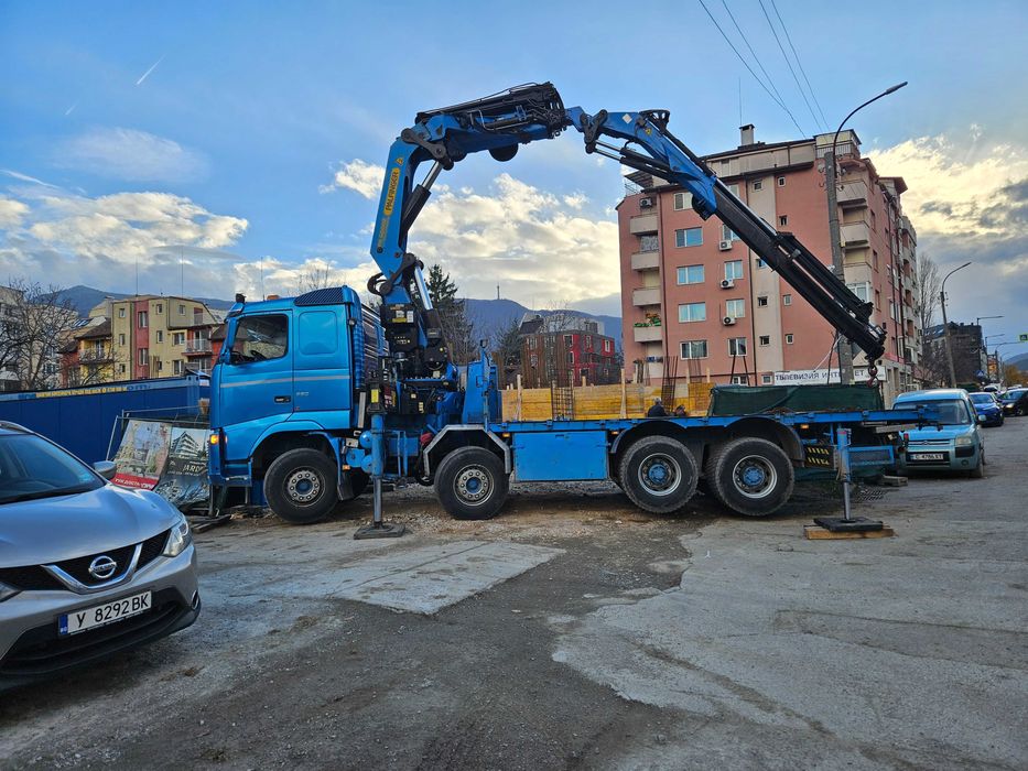 Камион с кран. Транспортни, монтажни и товаро-разтоварни услуги.