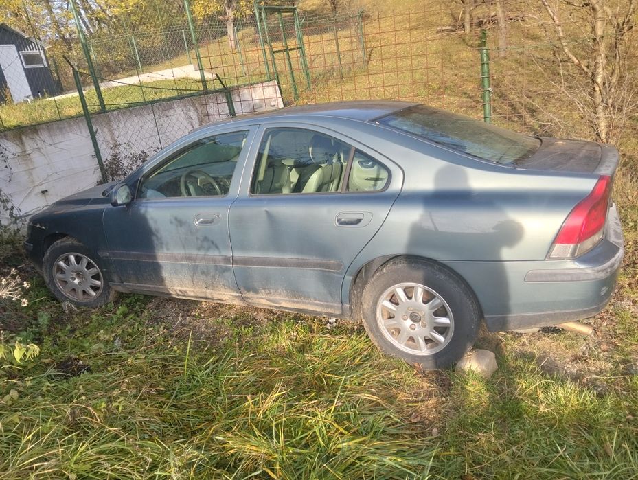 Vând sau dezmembrez Volvo