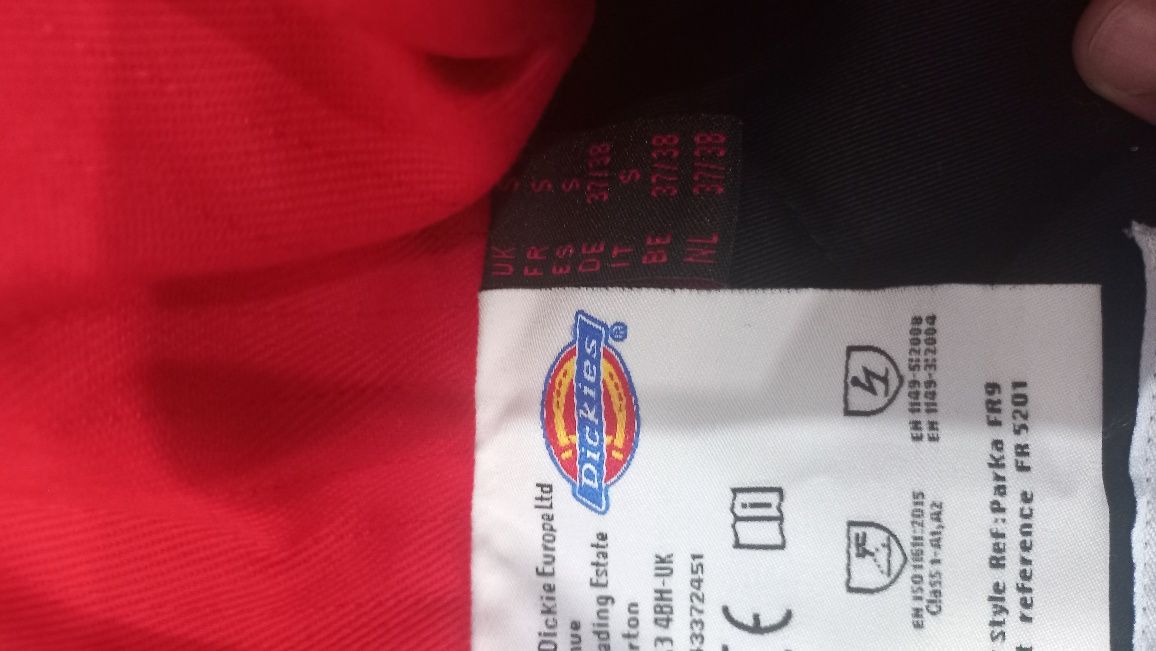 Продам демисезонную спец.куртку Dickies