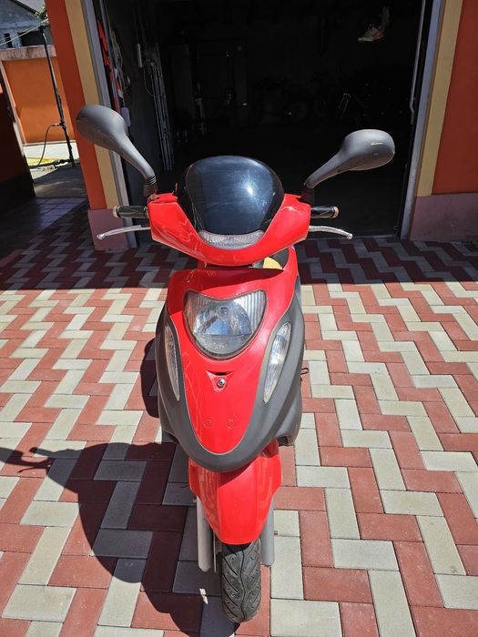 Scuter pe benzina