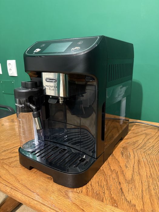 Vând Espressor De’Longhi Magnifica Plus ECAM 320.60.B
