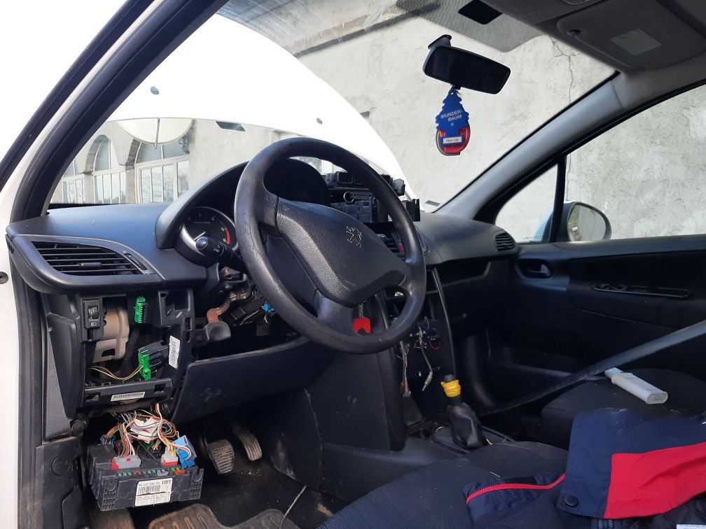 Bara fata, capota, injectoare, stop, bord, piese peugeot 207