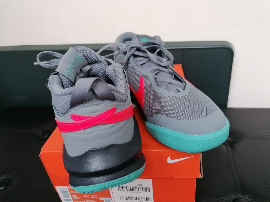 Nike 38,5 noi doar probati