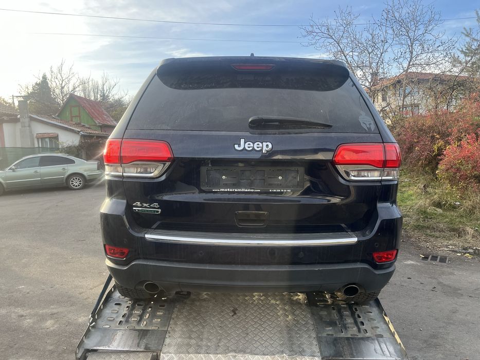 Продавам jeep wk2 на части