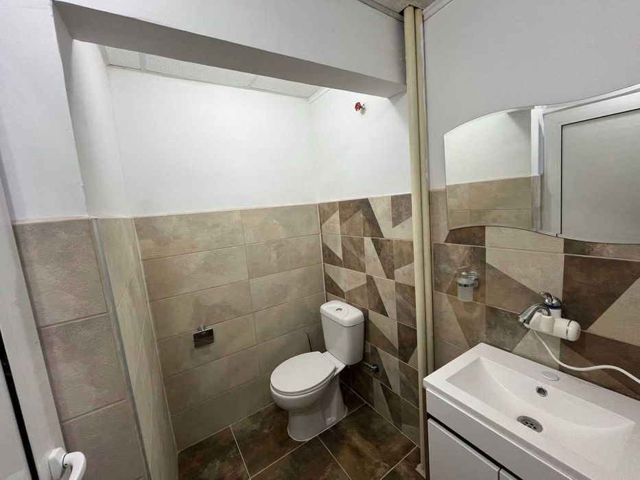 Дава се под наем Офис в Разград, Център - 100 кв.м за 816 € - Снимка #2